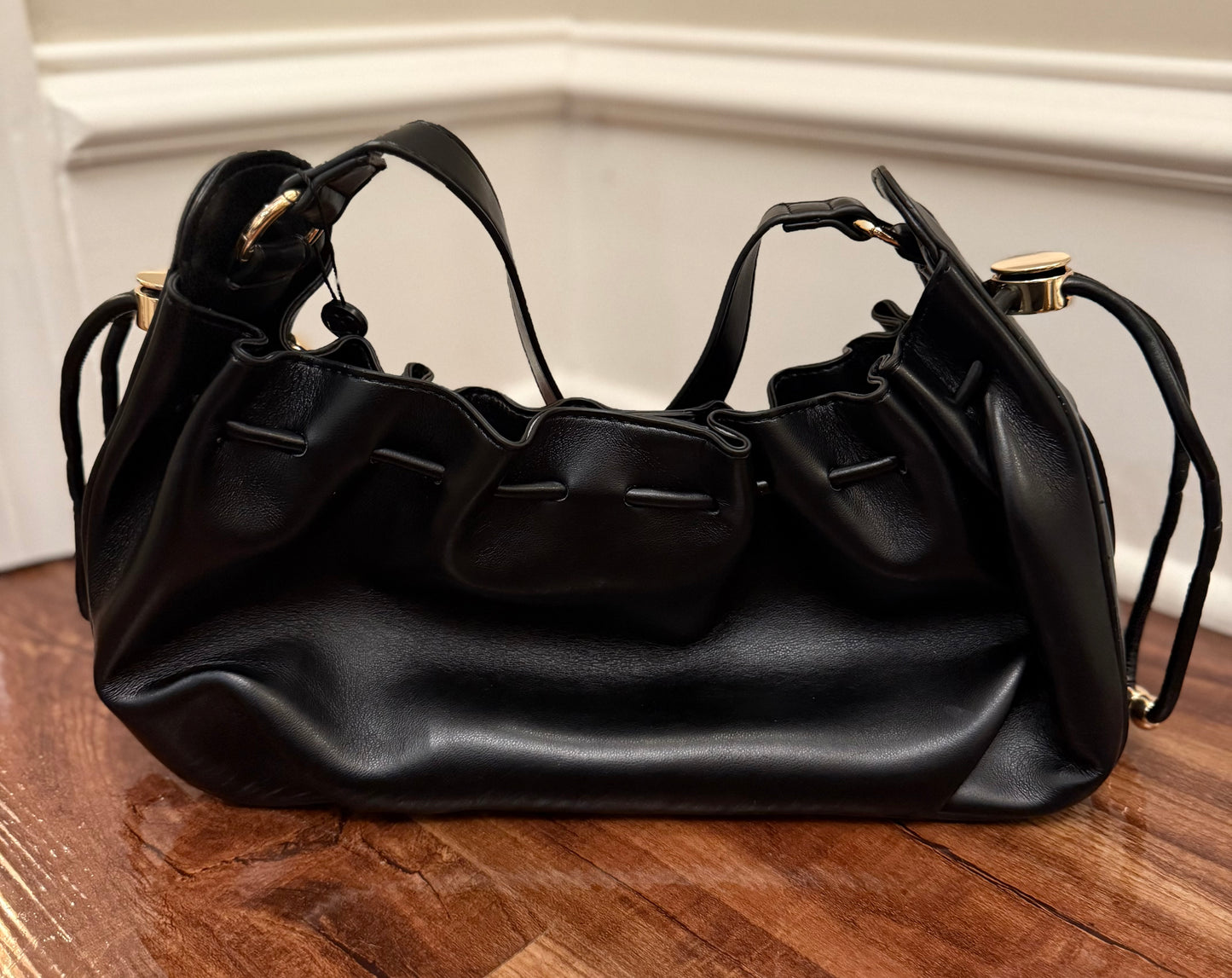 BC BLACK LEATHER SLOUCHY BAG 9.9