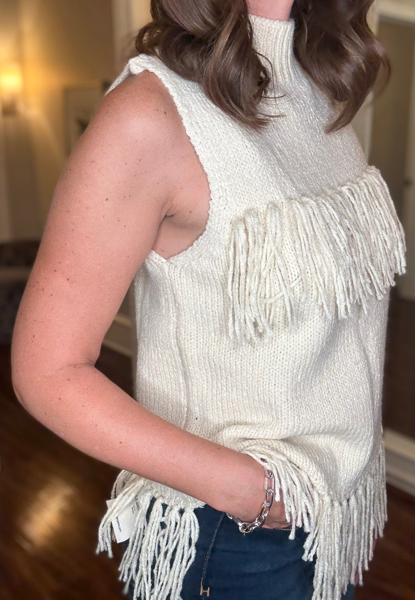 SLEEVELESS SWEATER WITH FRINGE 10.21