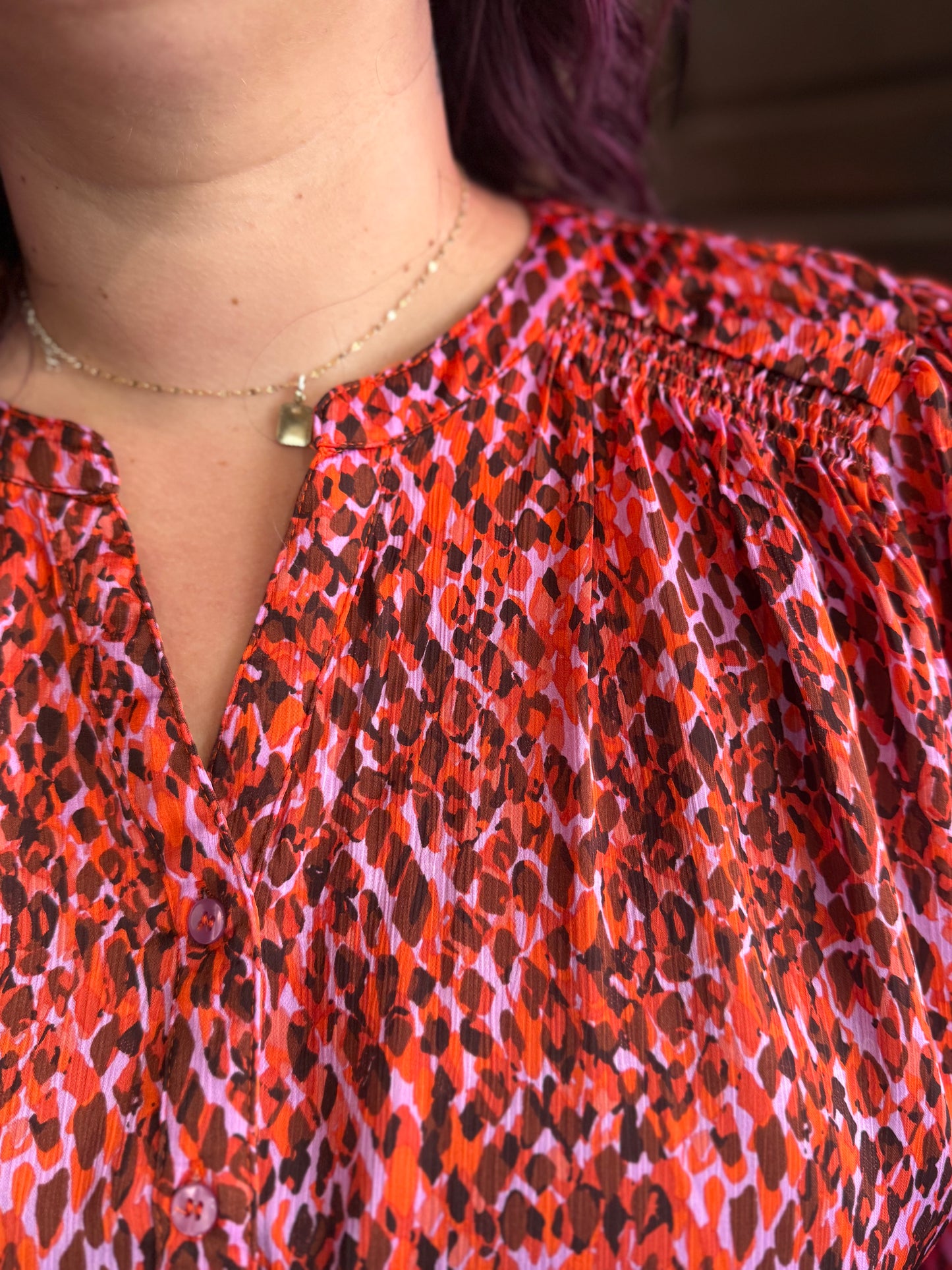 EASEL PRINTED SATIN VNECK TOP 7.25