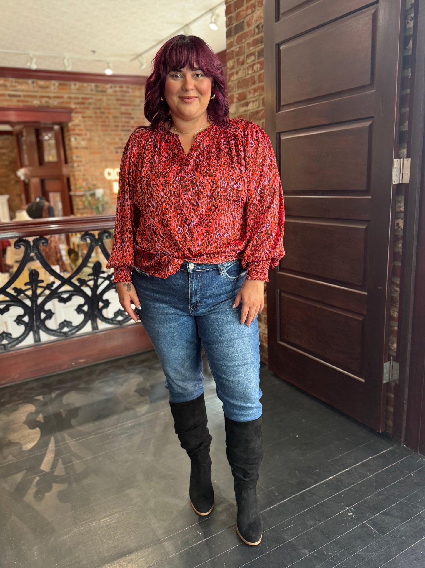 EASEL PRINTED SATIN VNECK TOP 7.25