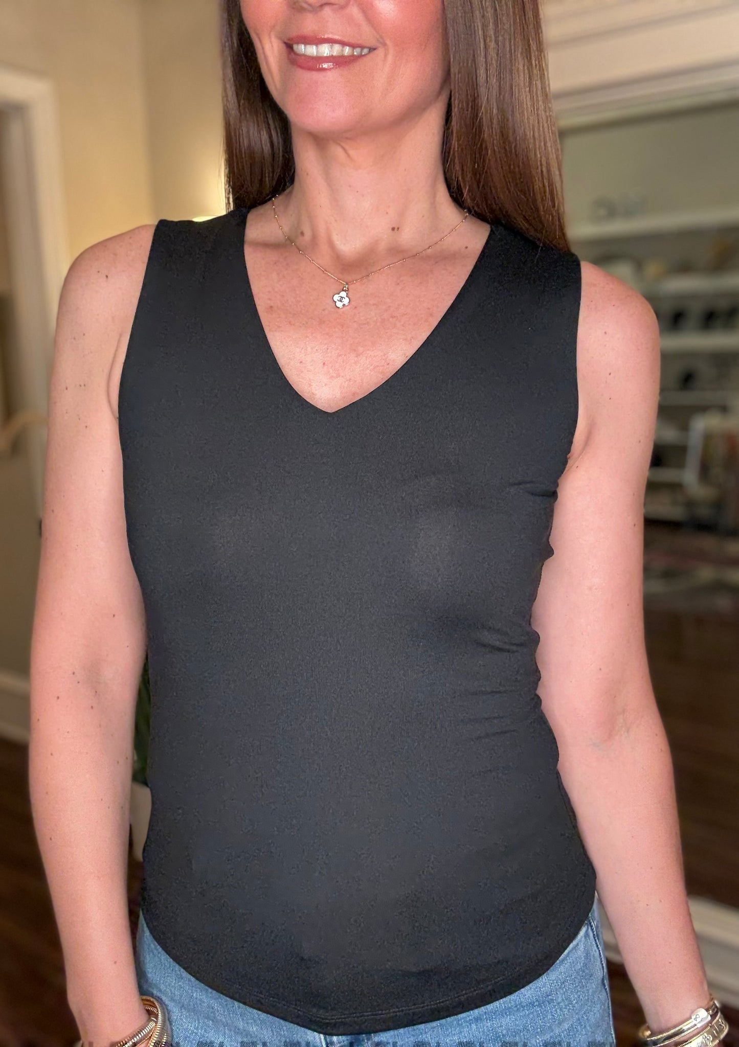 LYSSE ESSENTIAL V-NECK SHELL 5.6 (multiple colors)