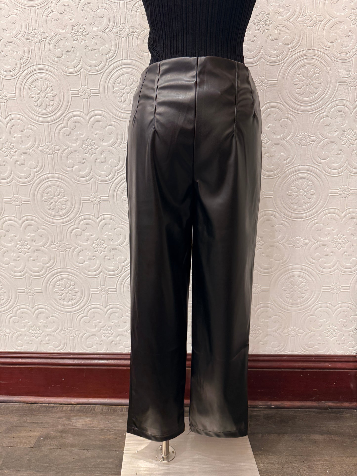 HIGH RISE SLIM FIT FAUX LEATHER PANTS 9.2