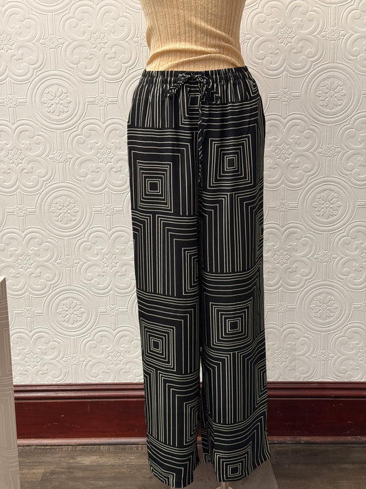 PRINTED WIDE LEG PULL ON TROUSER 9.2