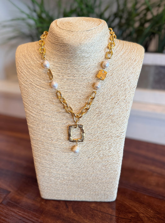 SUSAN SHAW GOLD AND PEARL DROP CHARM NECKLACE