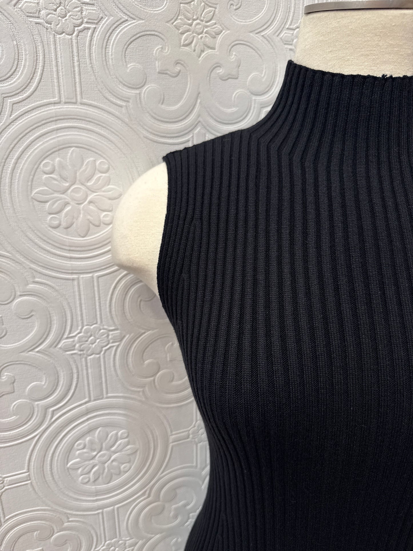 SLEEVELESS FITTED MINI DRESS 9.2