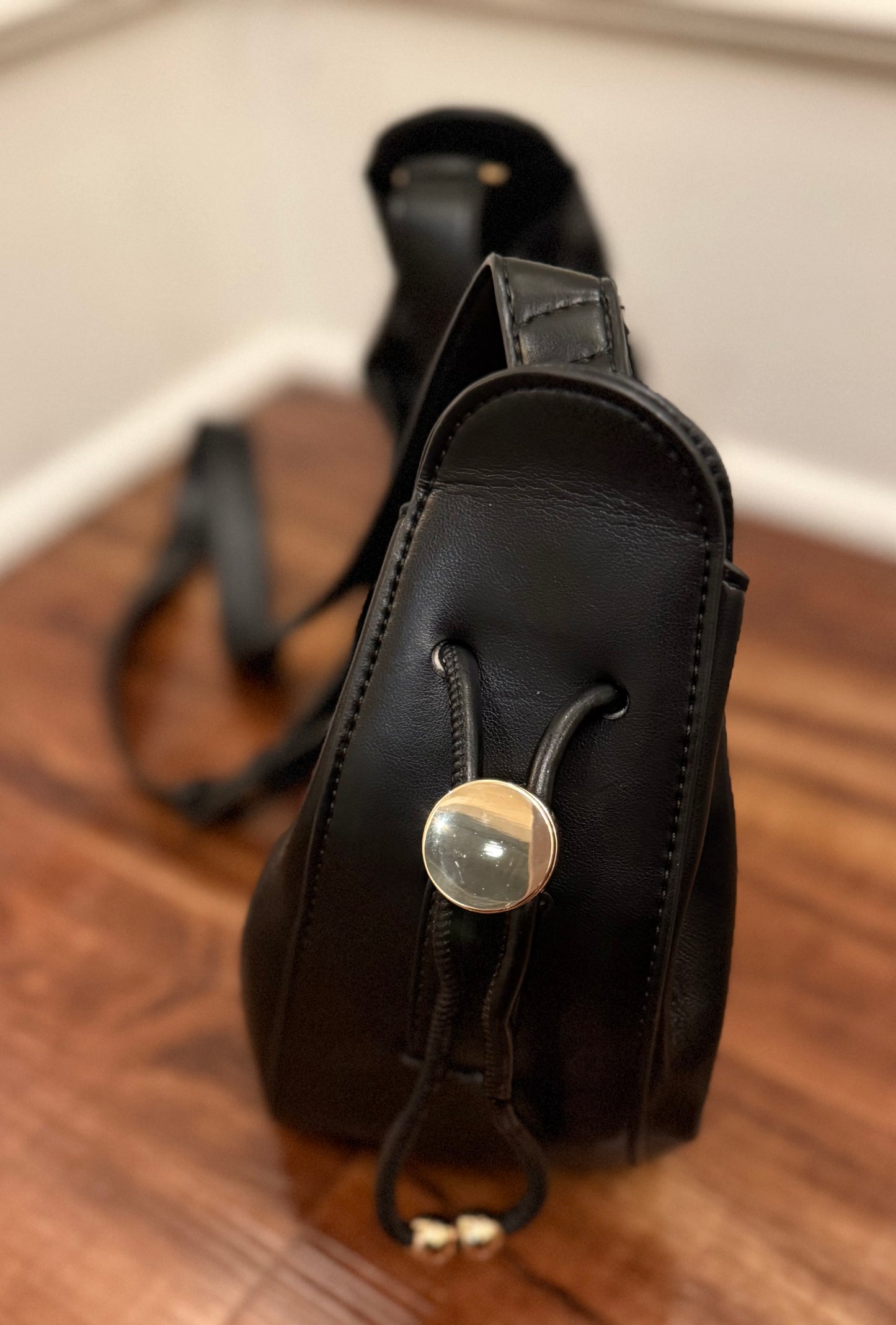 BC BLACK LEATHER SLOUCHY BAG 9.9