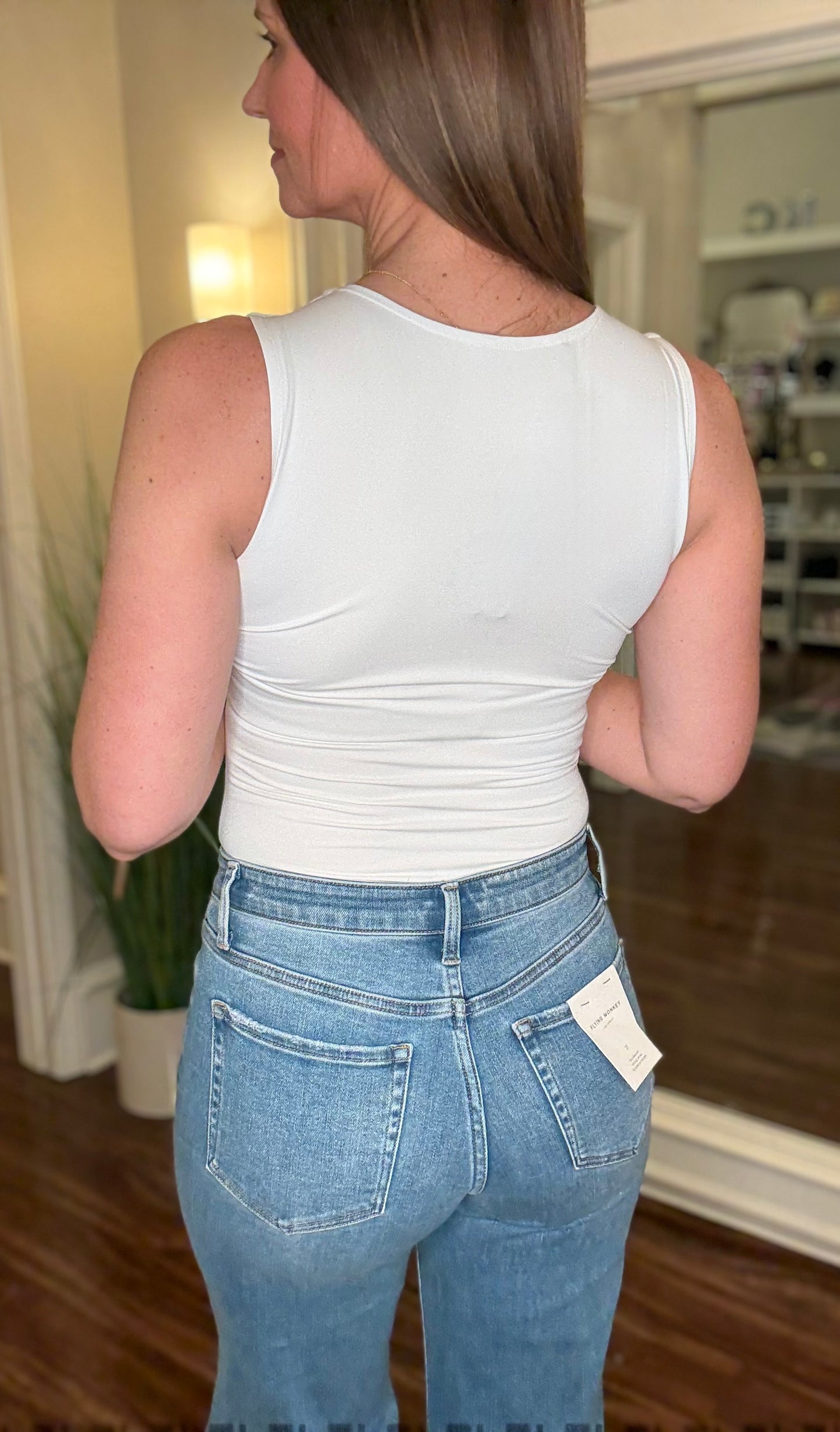 LYSSE ESSENTIAL V-NECK SHELL 5.6 (multiple colors)
