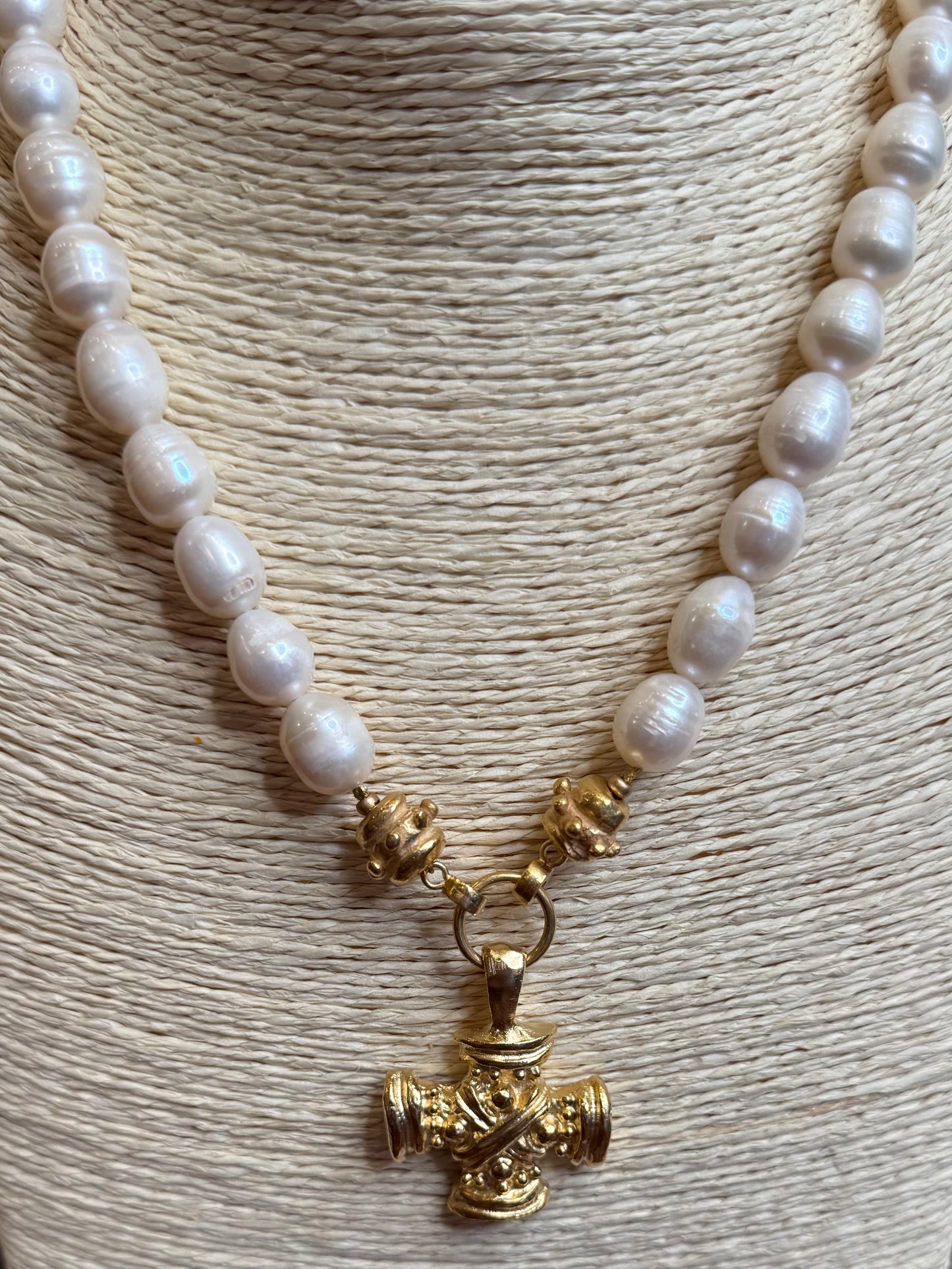 SUSAN SHAW SQUARED FRENCH CROSS PEARL NECKLACE