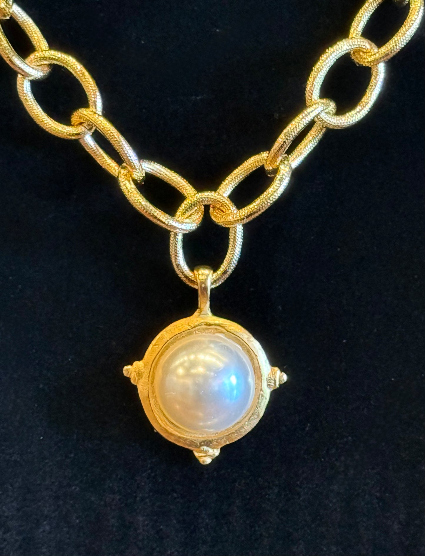 SUSAN SHAW COTTON PEARL ON GOLD NECKLACE 9.26