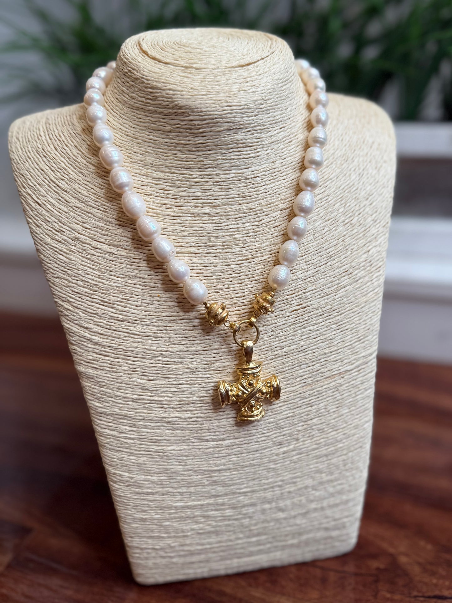 SUSAN SHAW SQUARED FRENCH CROSS PEARL NECKLACE