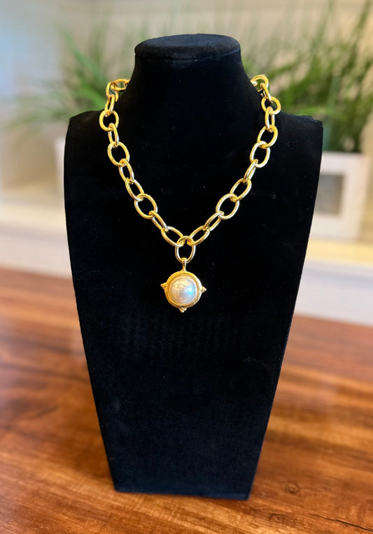 SUSAN SHAW COTTON PEARL ON GOLD NECKLACE 9.26