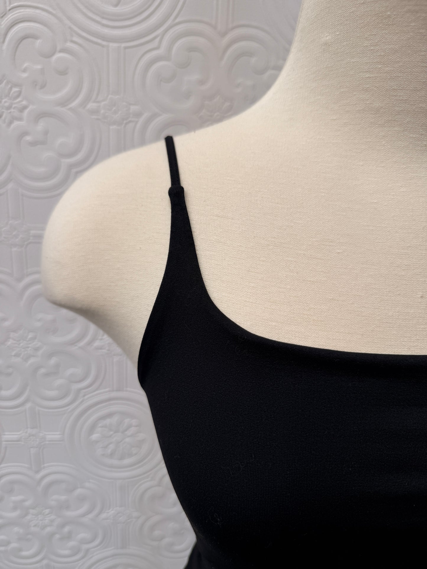 NIKIBIKI CLEAN LINE SQUARE NECK CAMI