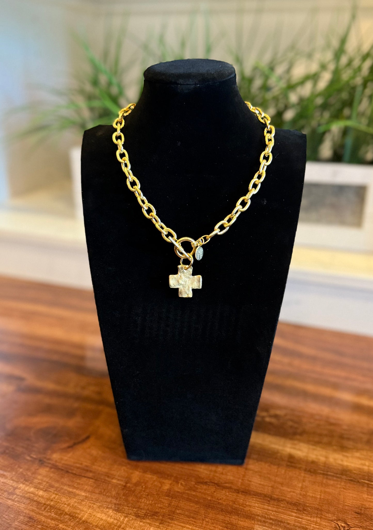 SUSAN SHAW GOLD CROSS TOGGLE NECKLACE 9.26