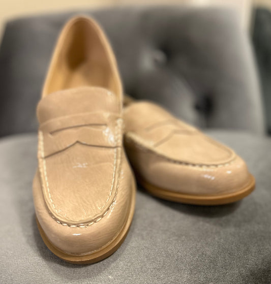 CHINESE LAUNDRY NUDE PATENT LOAFER 8.20