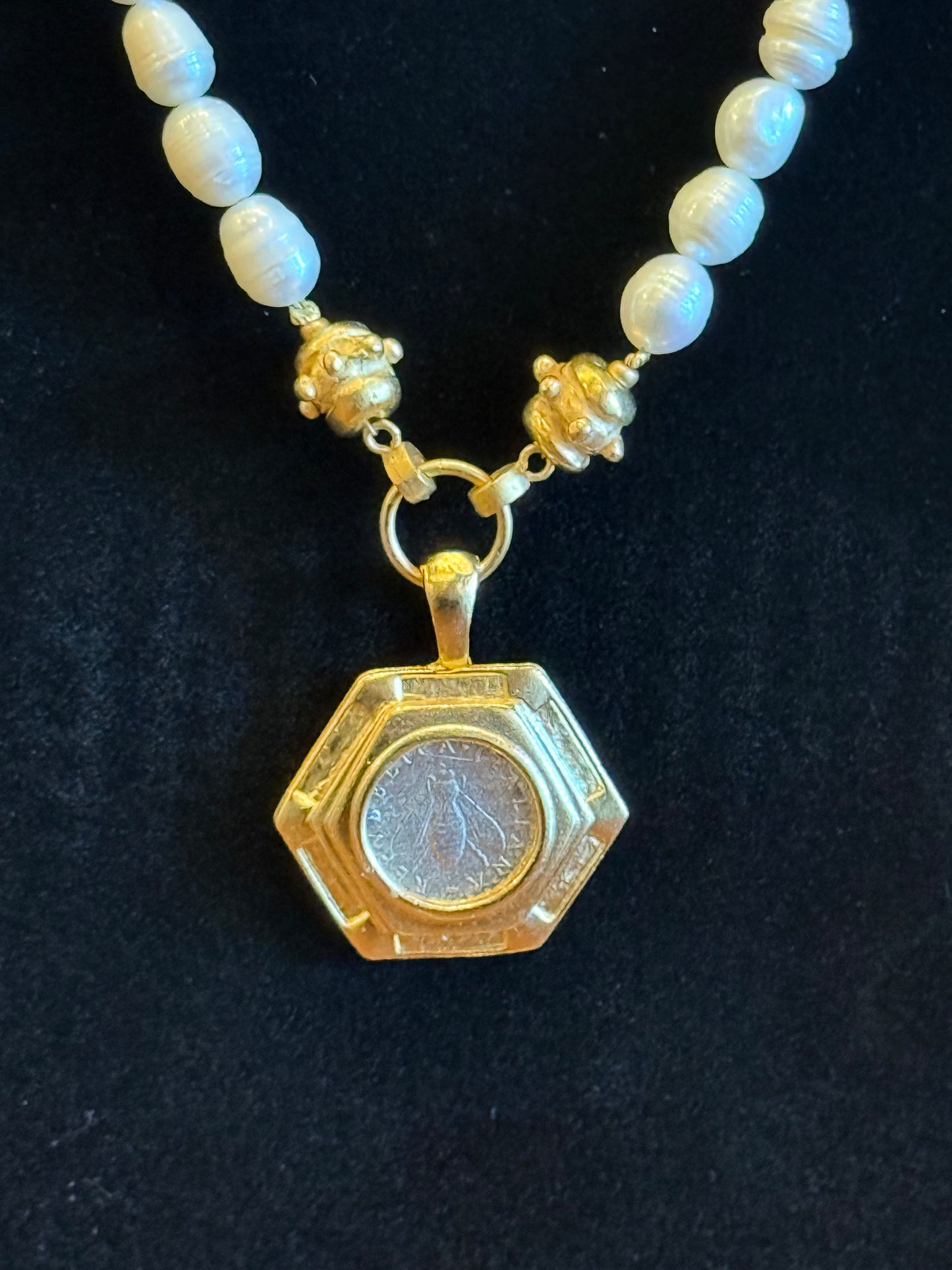 SUSAN SHAW MIXED METAL LIRA AND PEARL NECKLACE 9.26