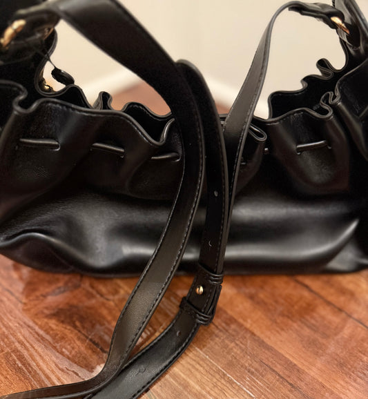 BC BLACK LEATHER SLOUCHY BAG 9.9