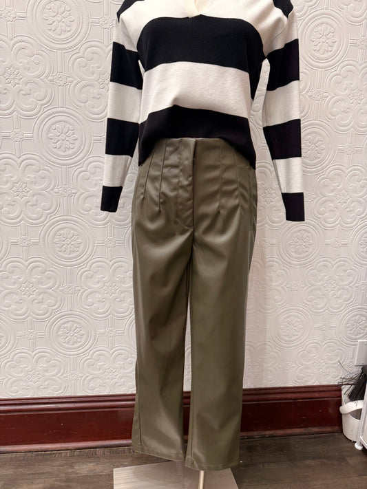 HIGH RISE SLIM FIT FAUX LEATHER PANTS 9.2
