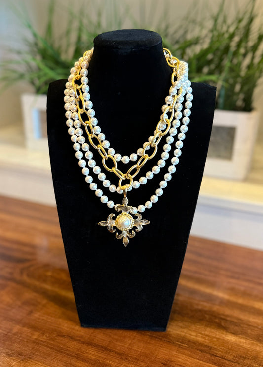 SUSAN SHAW MULTI STRAND PEARL AND GOLD CHAIN