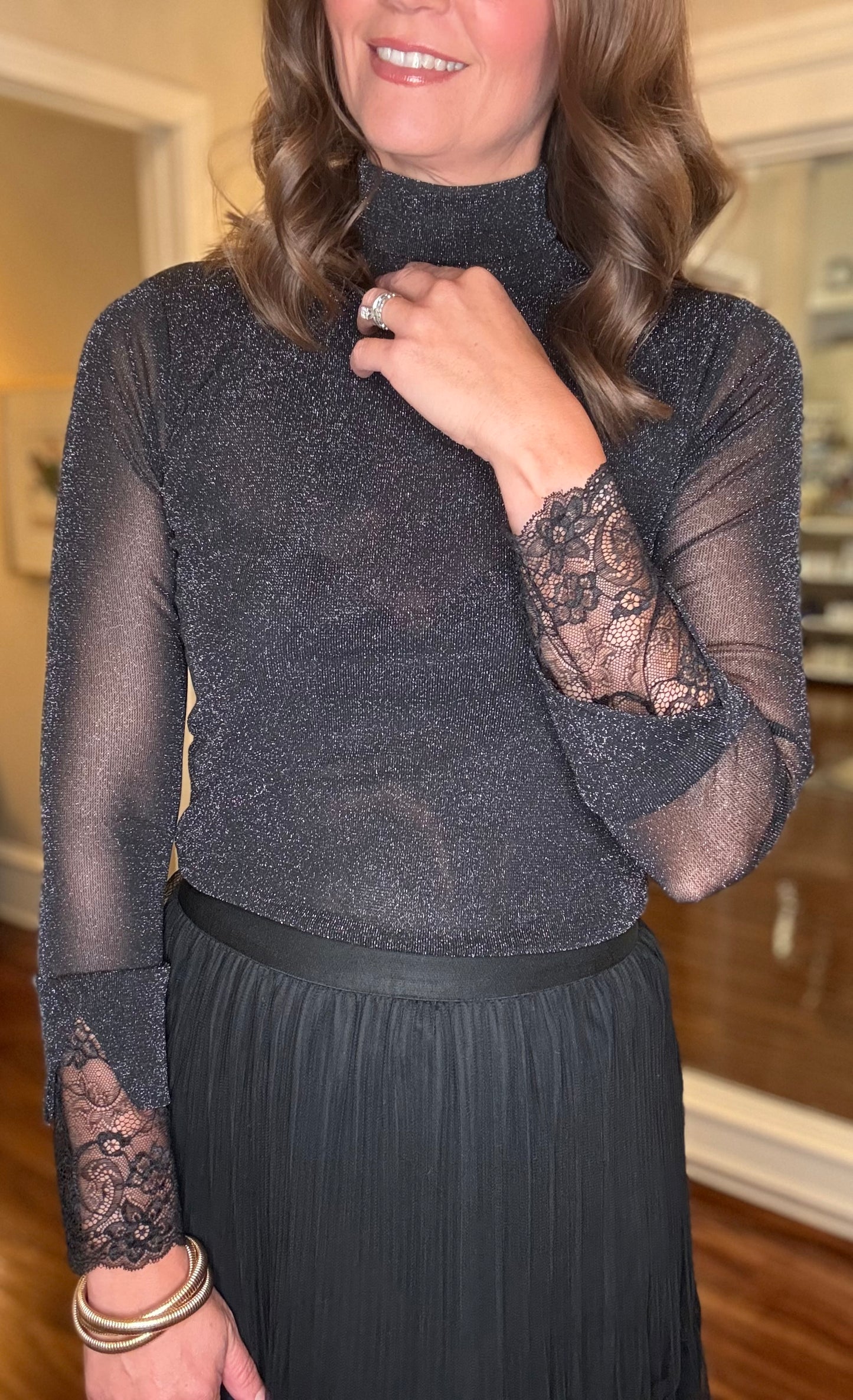 MOLLY BRACKEN  SHIMMER  LACE TRIM T-NECK   9.2