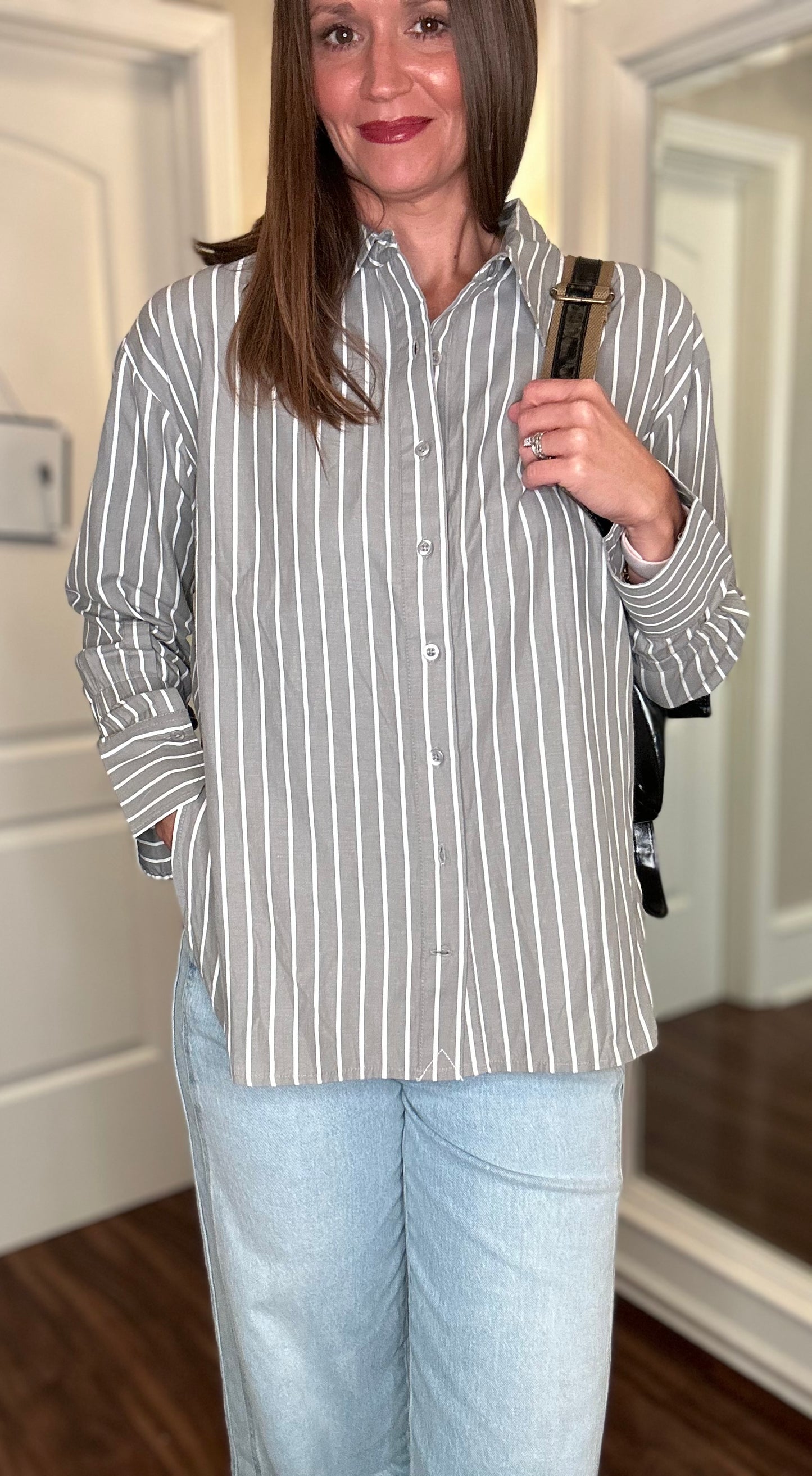 ELAN GREY AND WHITE STRIPED BUTTON UP 9.25