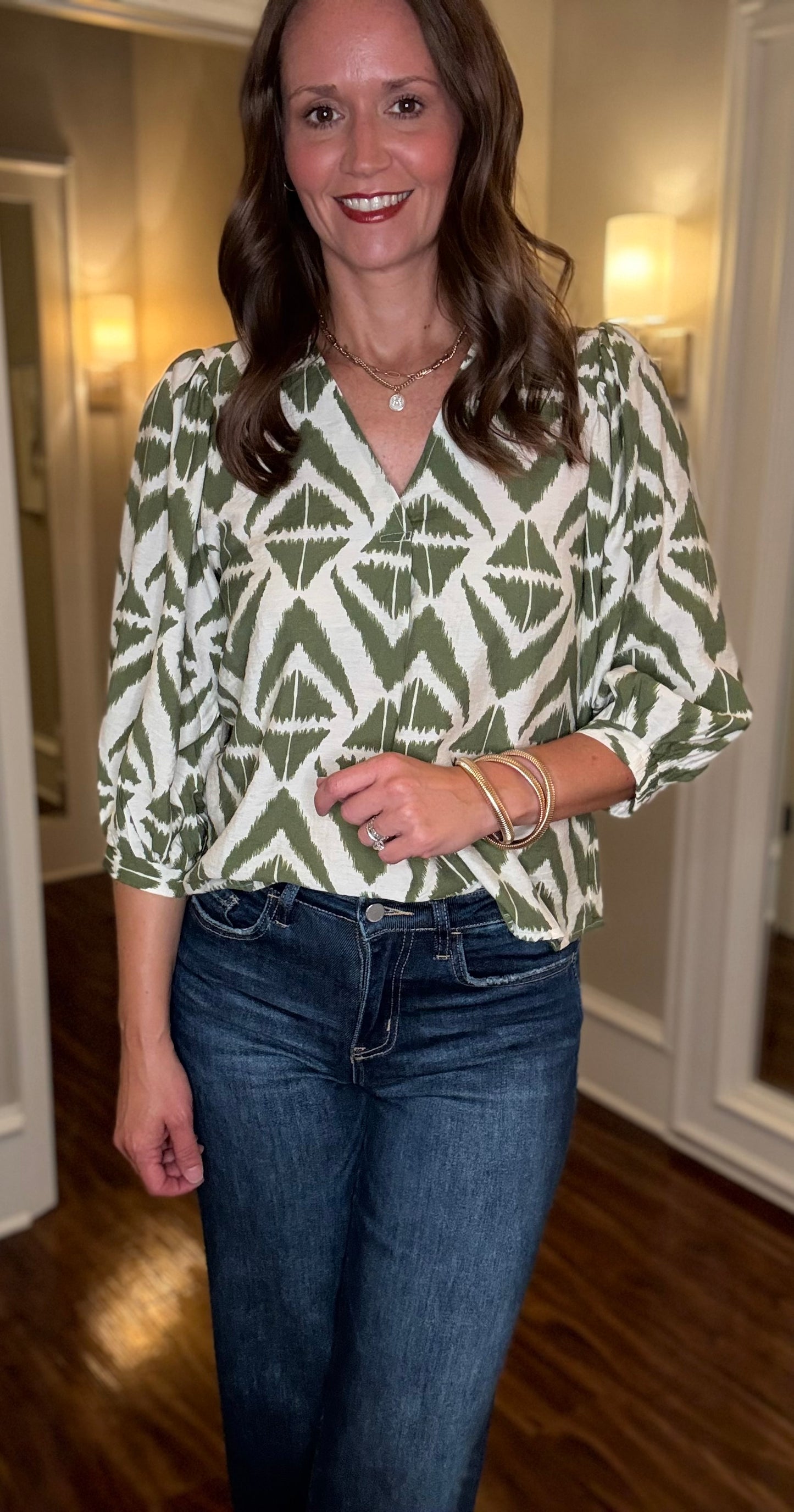 BOLD V NECK BLOUSE WITH VOLUMINOUS SLEEVES 7.24