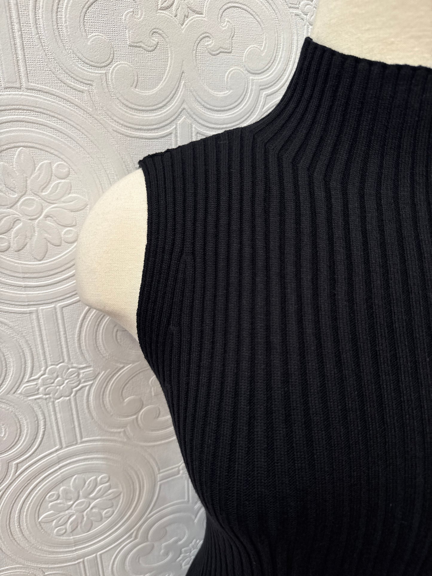 SLEEVELESS FITTED MINI DRESS 9.2