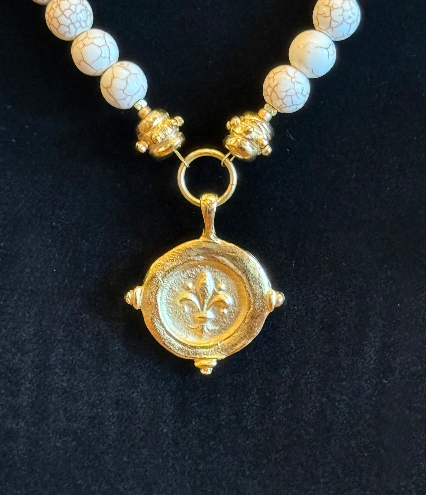 SUSAN SHAW WHITE TURQUOISE WITH FLEUR DE LIS 9.26