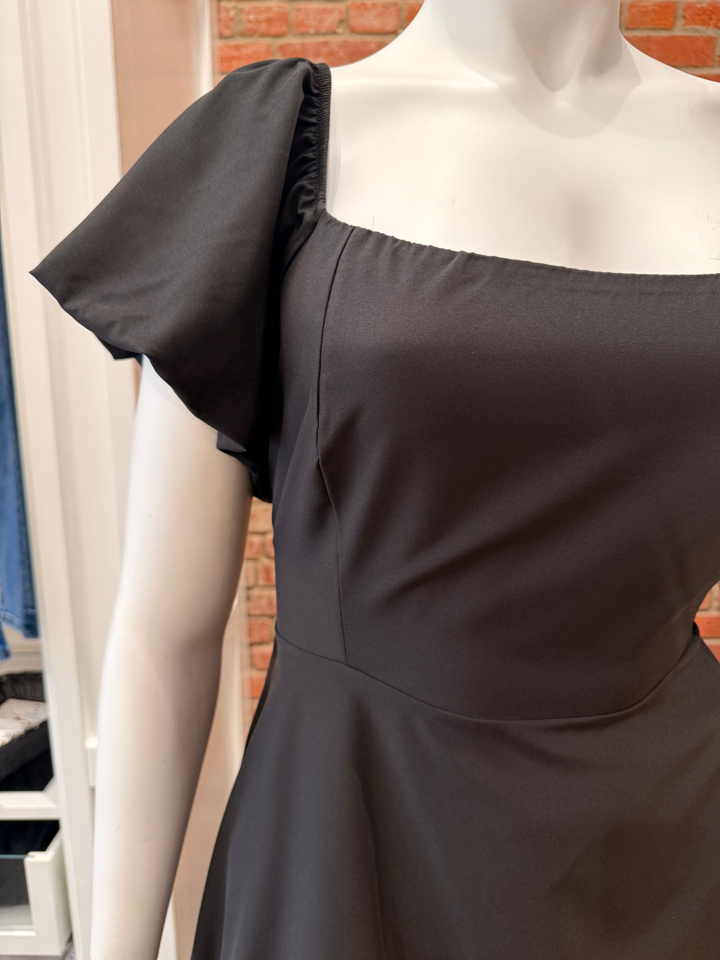 WOVEN SQUARE NECK BALLOON SLEEVE DRESS (EXTENDED SIZES) 8.5