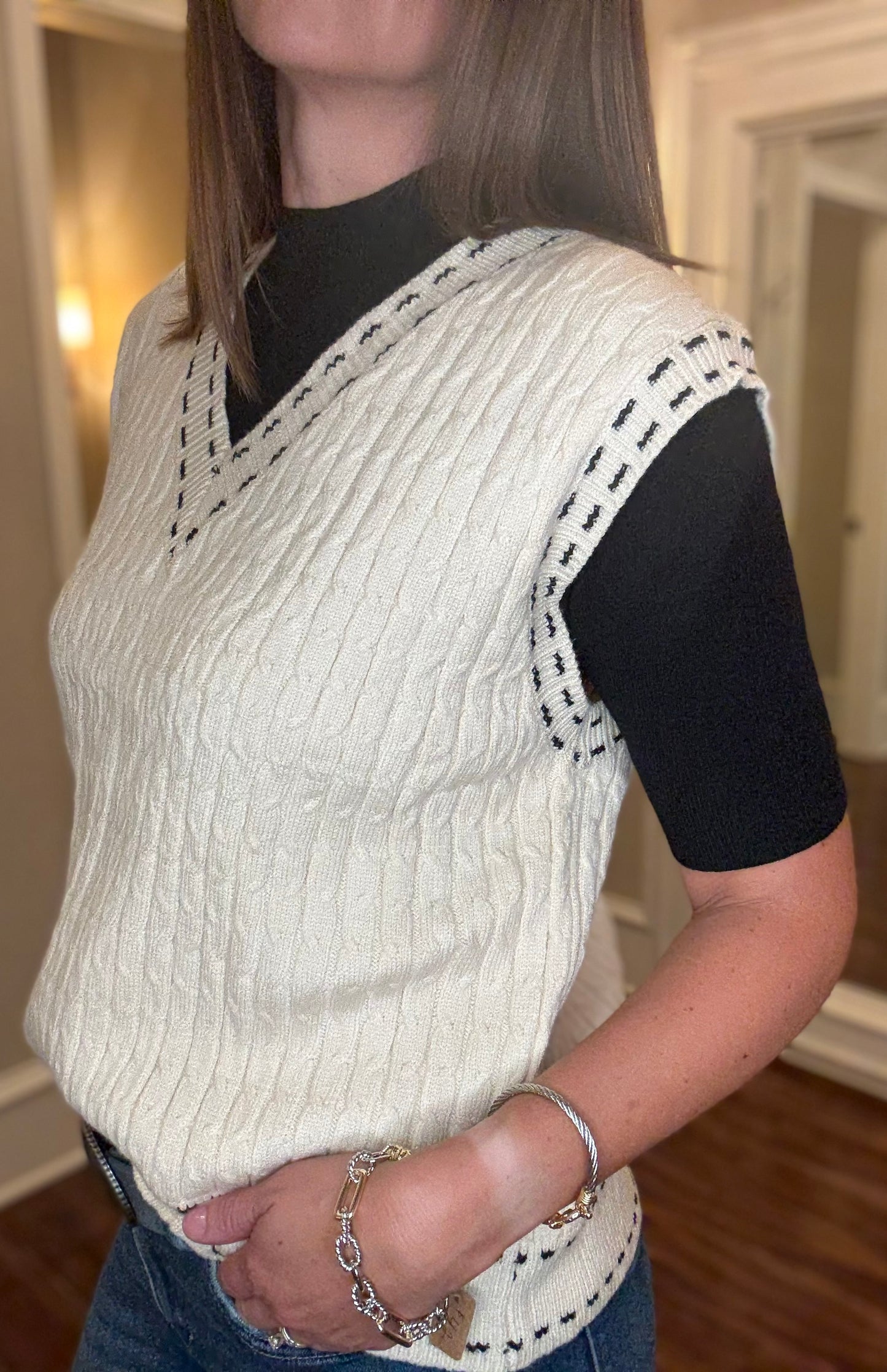 ECRU SWEATER VEST 9.5