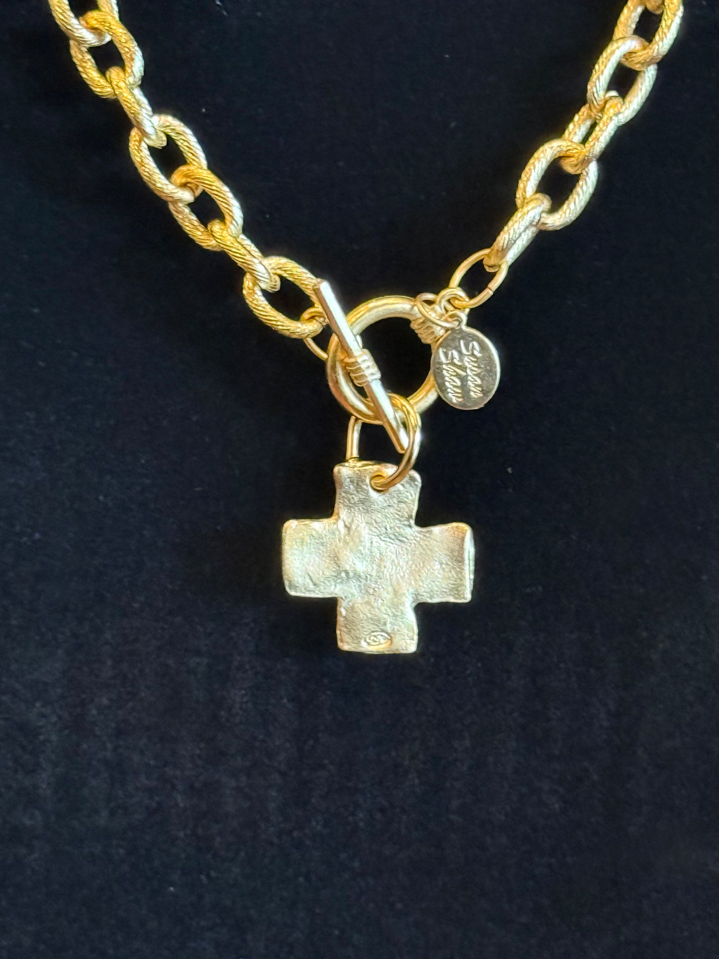 SUSAN SHAW GOLD CROSS TOGGLE NECKLACE 9.26