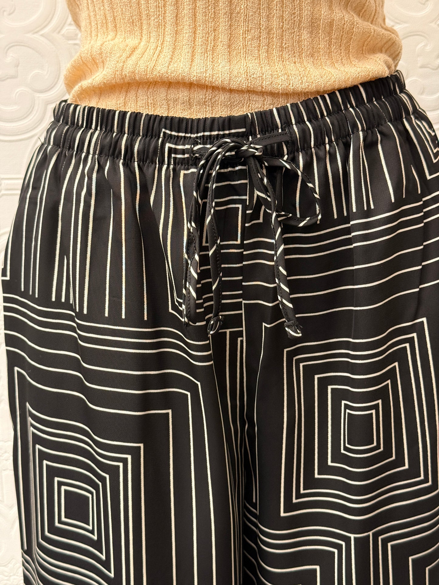 PRINTED WIDE LEG PULL ON TROUSER 9.2