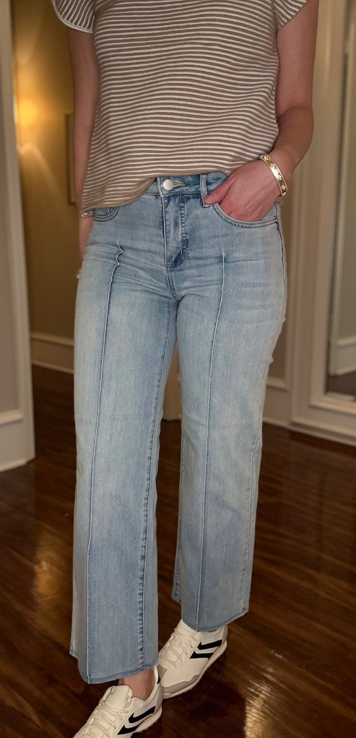 FDJ OLIVIA LIGHT WASH JEAN 2.5