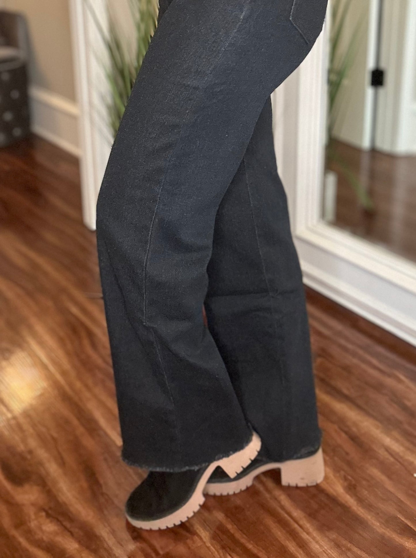 ENTRO BLACK WIDE LEG JEAN 8.5