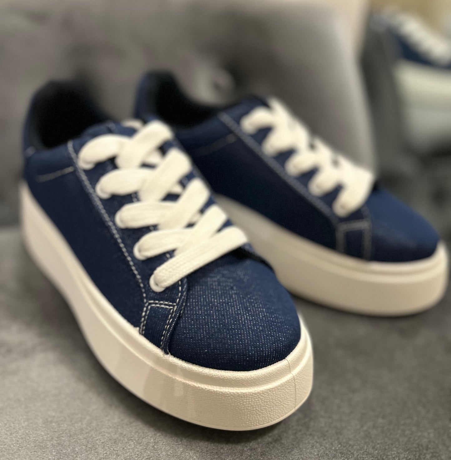 CHINESE LAUNDRY DENIM SNEAKER 8.20