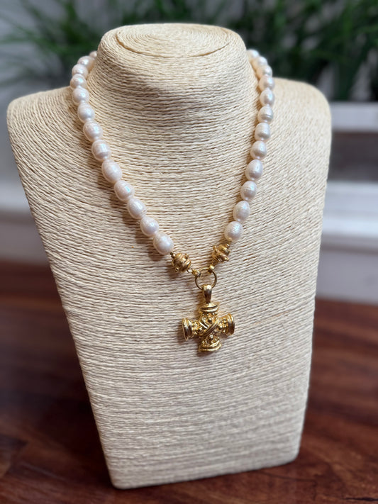 SUSAN SHAW SQUARED FRENCH CROSS PEARL NECKLACE