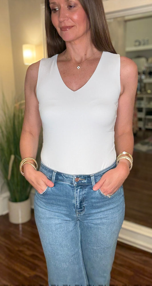 LYSSE ESSENTIAL V-NECK SHELL 5.6 (multiple colors)