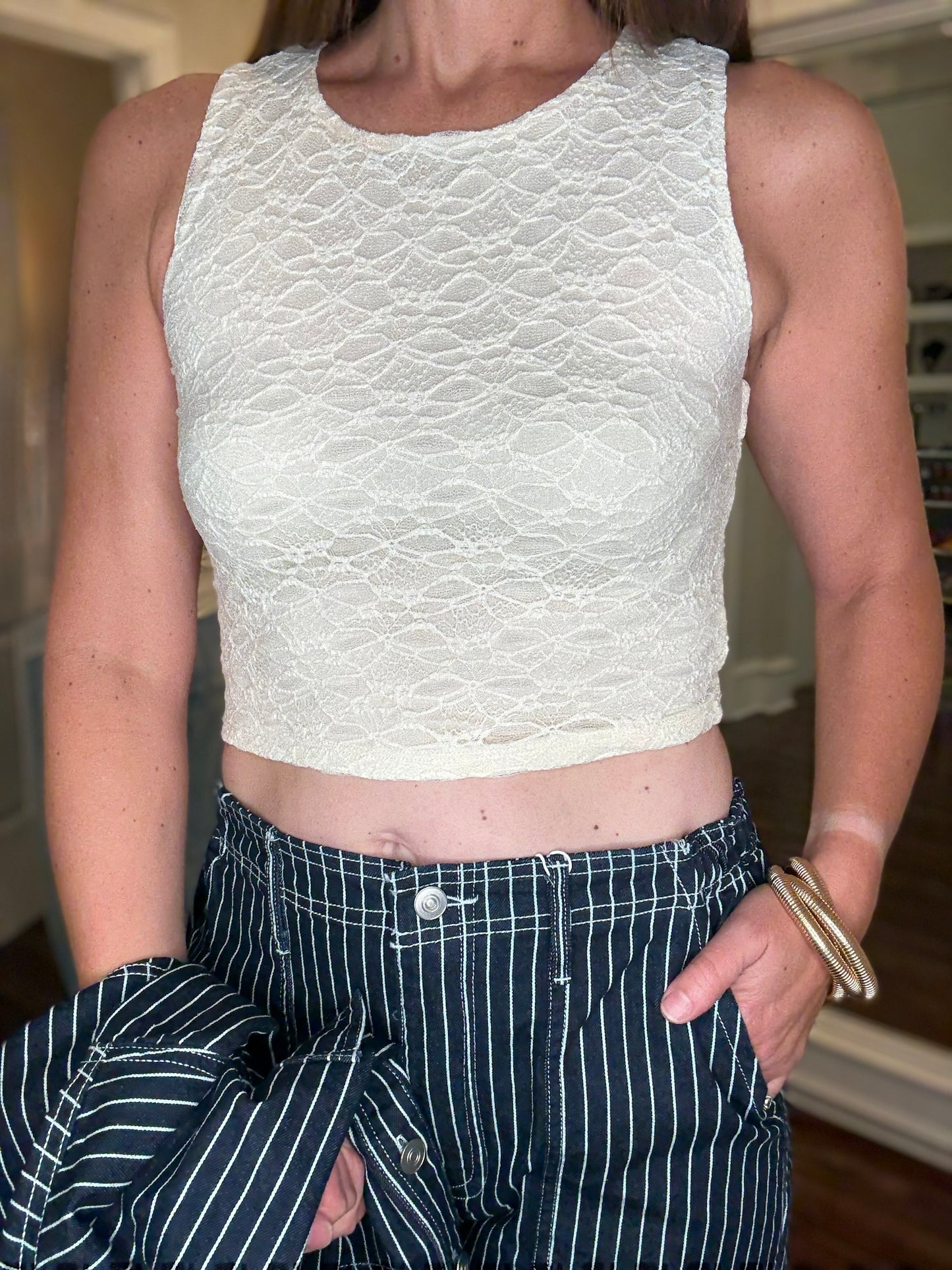 SLEEVELESS LACE CROPPED TANK TOP (multiple colors) 8.5